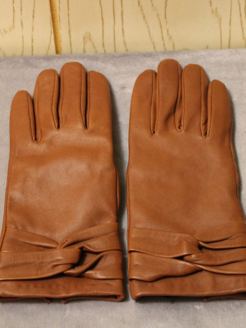 Women's Genuine Leather Tan Gloves - Like New